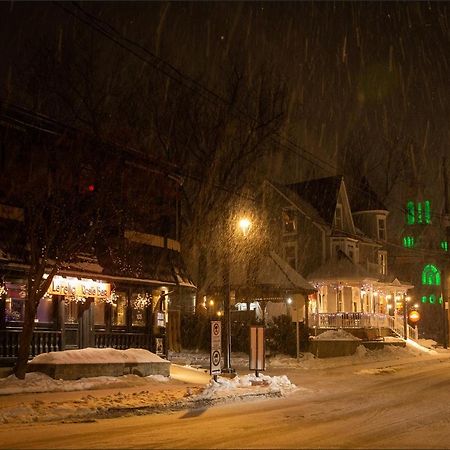 Au Coeur De Saint-Sauveur Bed & Breakfast Dış mekan fotoğraf