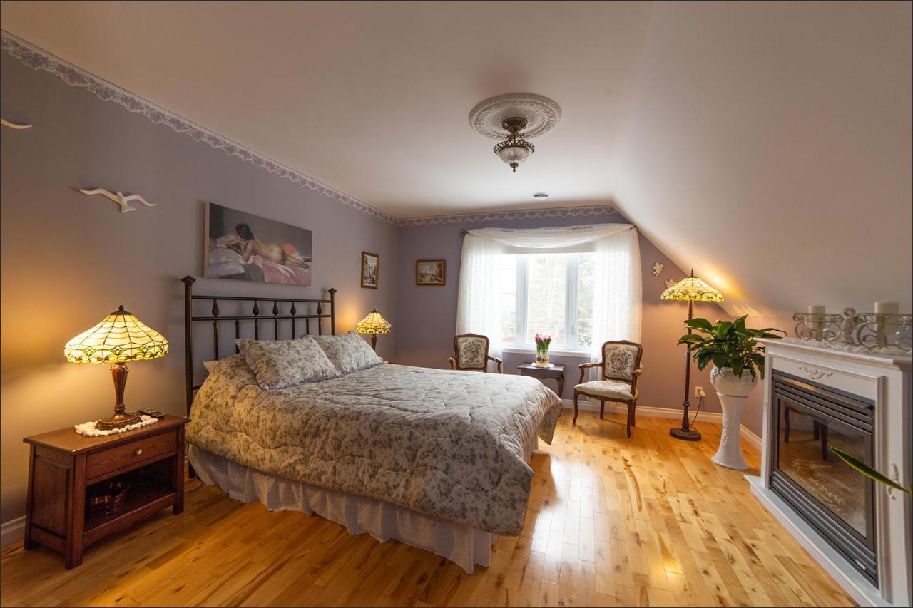 Au Coeur De Saint-Sauveur Bed & Breakfast Dış mekan fotoğraf