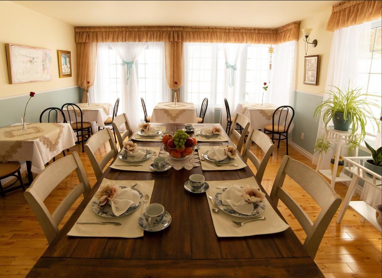 Au Coeur De Saint-Sauveur Bed & Breakfast Dış mekan fotoğraf