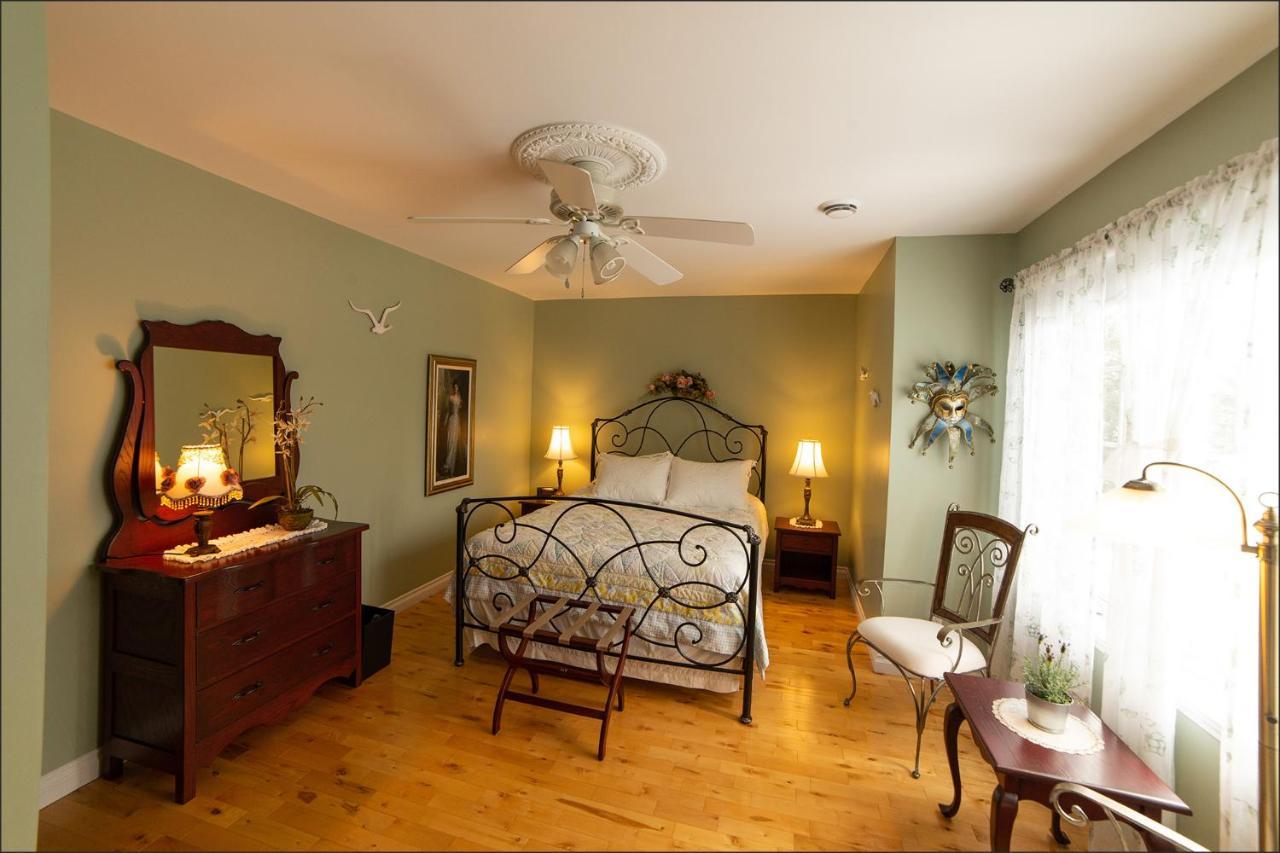 Au Coeur De Saint-Sauveur Bed & Breakfast Dış mekan fotoğraf