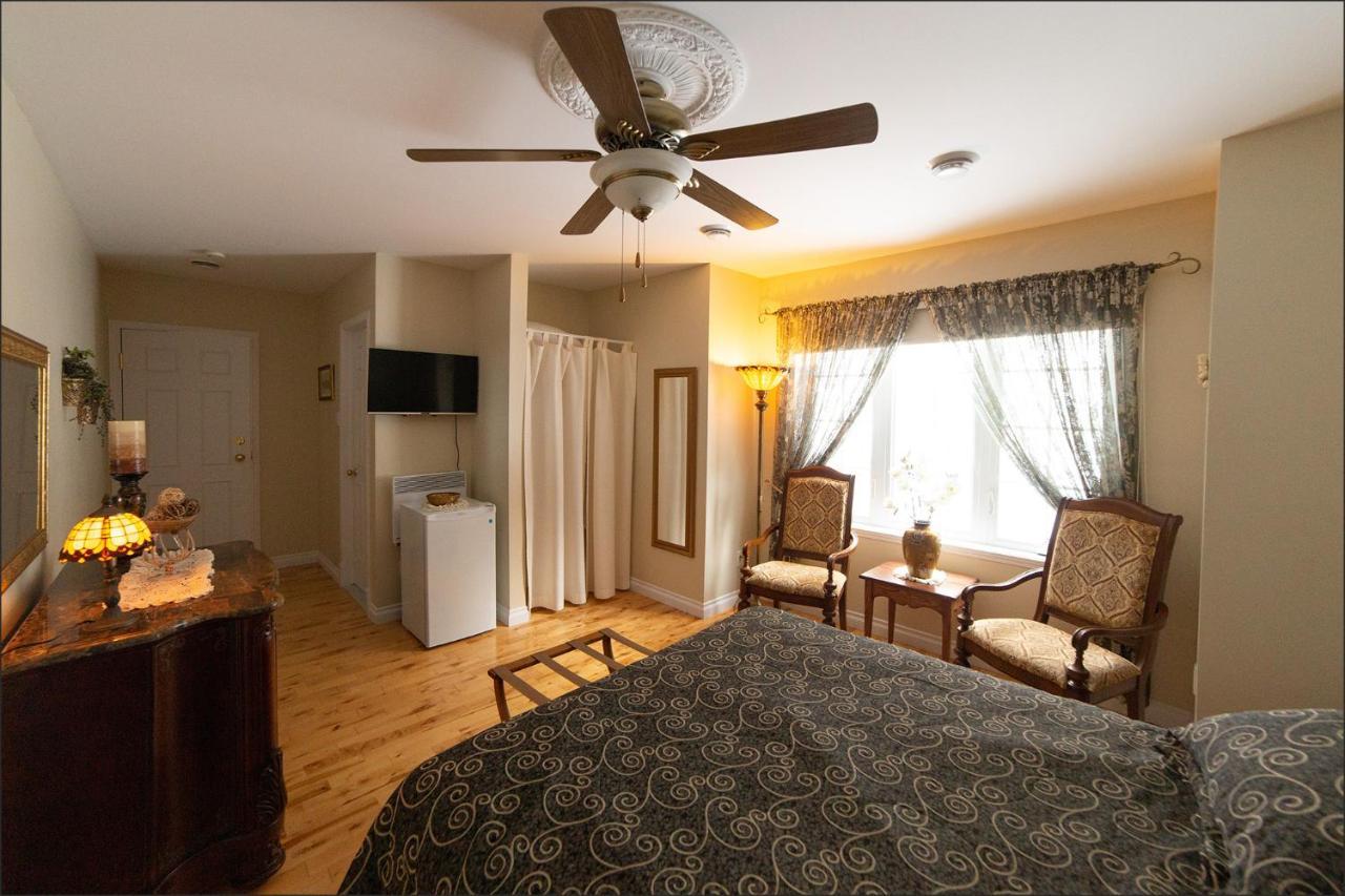 Au Coeur De Saint-Sauveur Bed & Breakfast Dış mekan fotoğraf