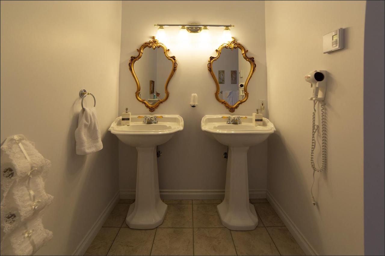 Au Coeur De Saint-Sauveur Bed & Breakfast Dış mekan fotoğraf