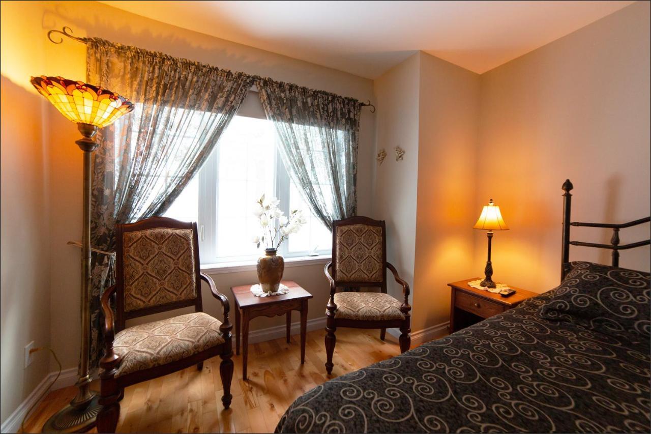 Au Coeur De Saint-Sauveur Bed & Breakfast Dış mekan fotoğraf